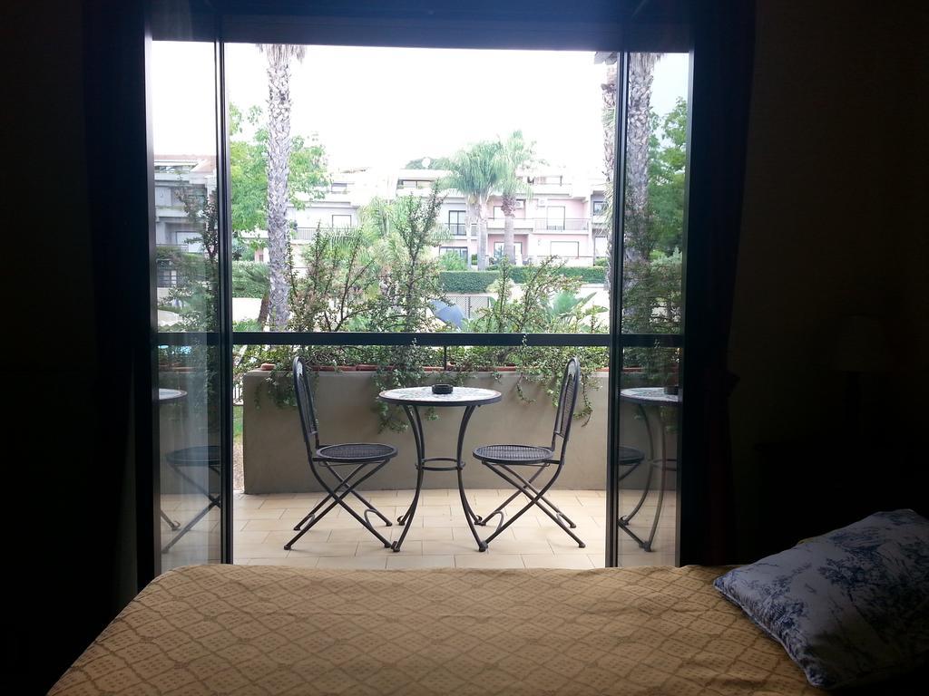 Porto Ulisse Bed & Breakfast Catania Bagian luar foto