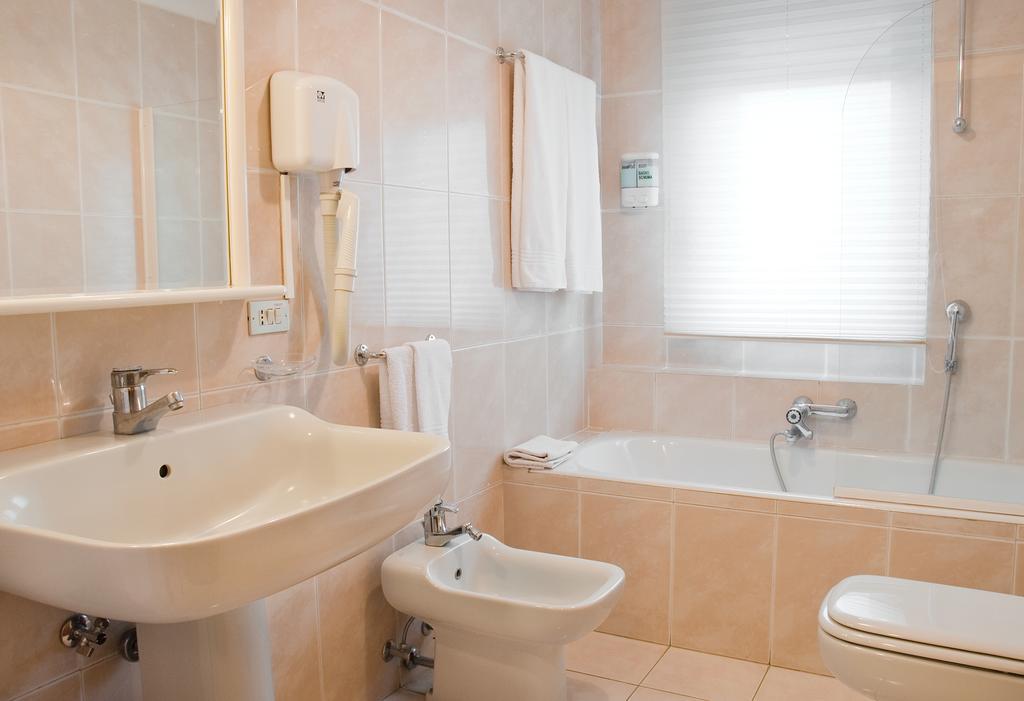 Porto Ulisse Bed & Breakfast Catania Bagian luar foto